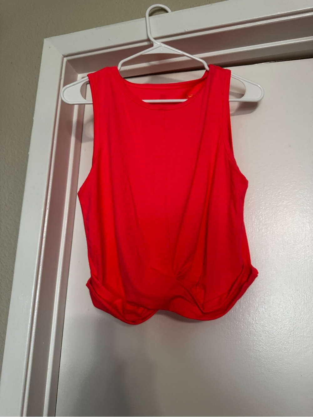 Lilly Pulitzer M Coral Twist-Hem Sleeveless Top